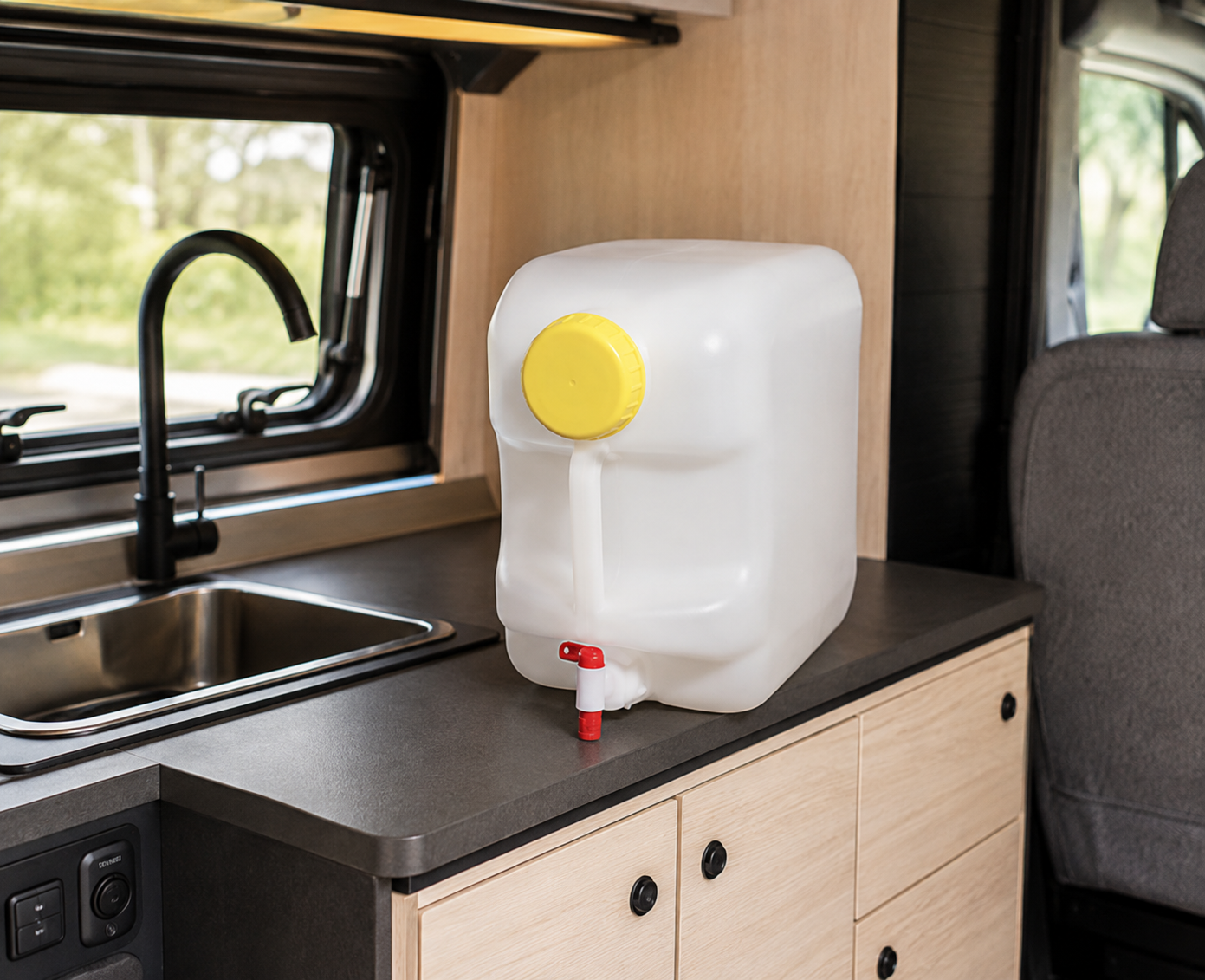 Kanystr na vodu Comet – 15 l, DIN 96 + DIN 51